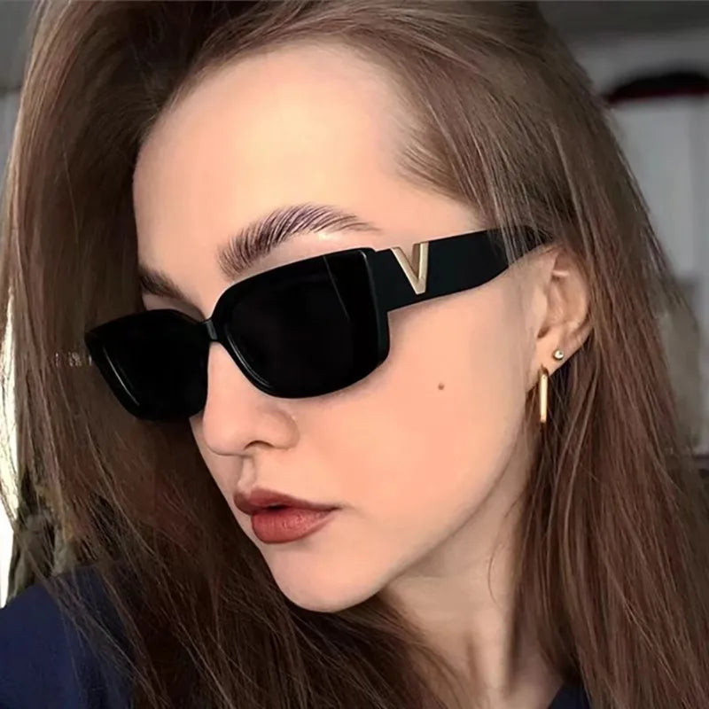 Gafas de sol rectangulares Retro para mujer, gafas de sol con montura pequeña Vintage de diseñador, gafas cuadradas negras clásicas para mujer