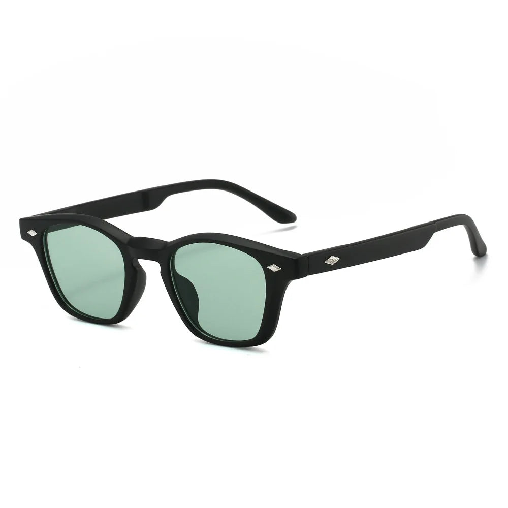 Gafas de sol redondas pequeñas a la moda para mujer, lentes Retro transparentes de océano, gafas de sol de playa UV400 con remaches para hombre, gafas de sol Punk para vacaciones
